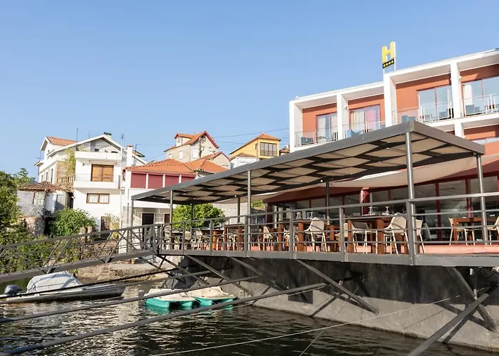 호텔 Douro Porto Antigo 친파에스