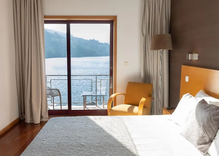 Douro Porto Antigo מלון 4*